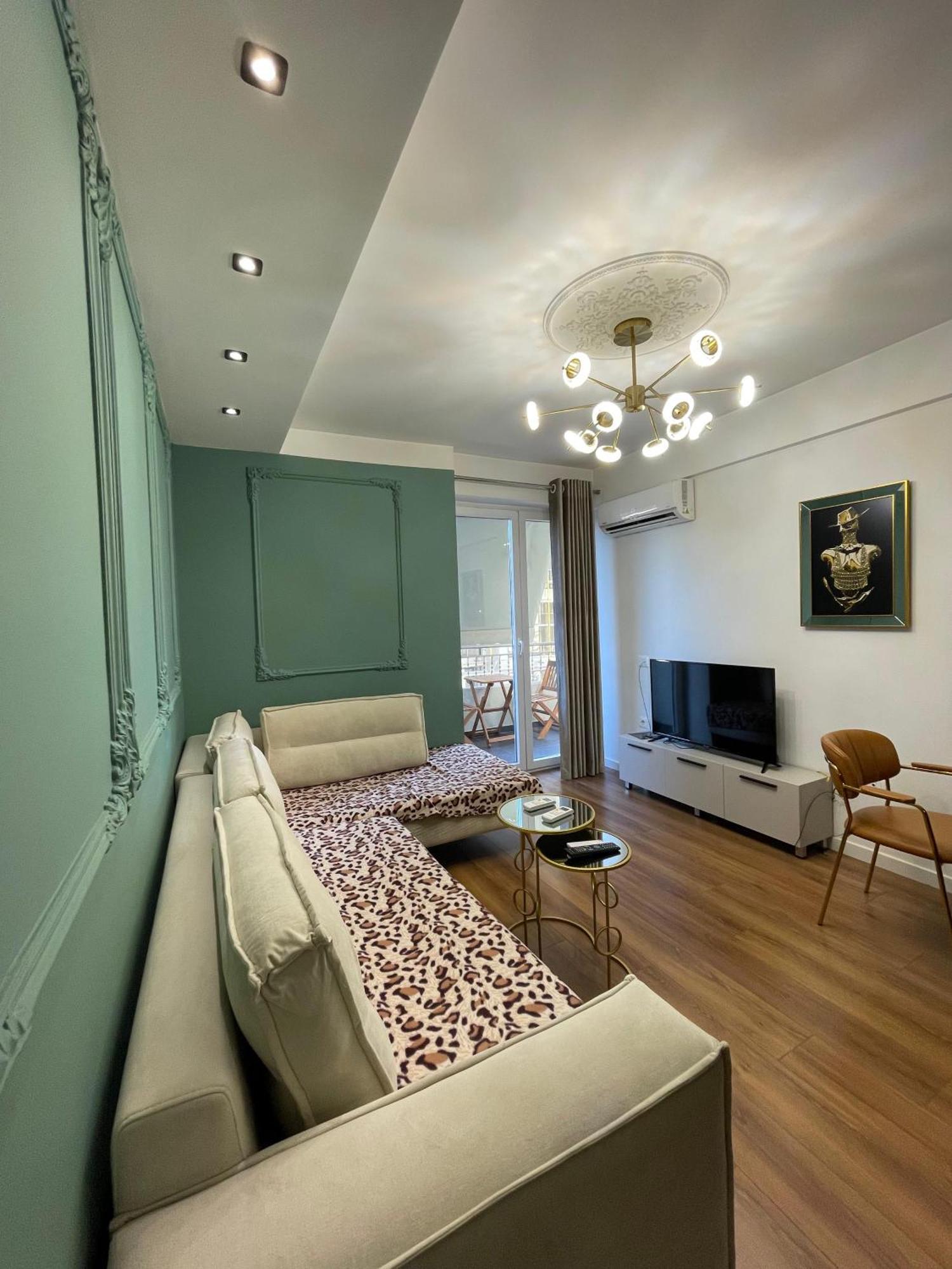 - 2 Bedroom Lägenhet Tirana